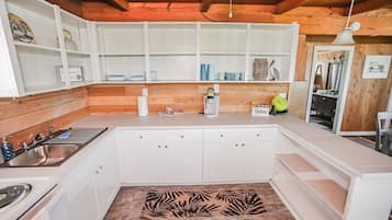 Fridge, microwave, oven, coffee/tea maker