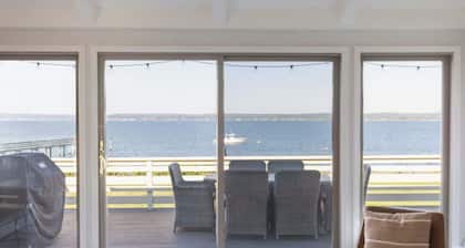 Luxury Beachfront Peaceful Large Yard Mooring