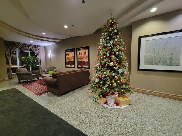 Lobby - Private Room in an Artsy Condo, North York Center (Toronto)