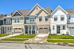 Exterior - Porch + Pool Access: Millville Townhome! (Millville)
