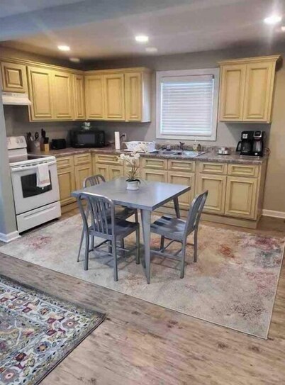 Big Blue House Apt 1