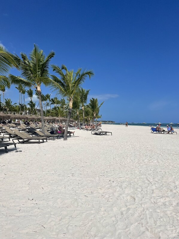 Beach nearby, sun loungers, beach towels