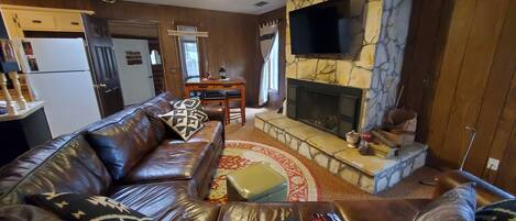 Smart-TV, Kamin, DVD-Player