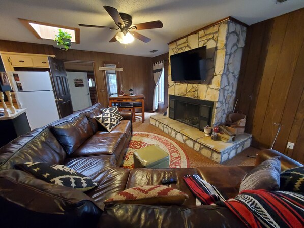 Smart TV, fireplace, DVD player