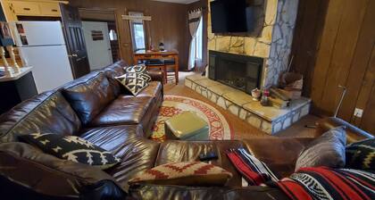 Cozy 3 bedroom house with fireplace in beautiful Ruidoso