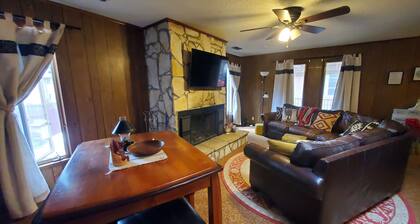 Cozy 3 bedroom house with fireplace in beautiful Ruidoso