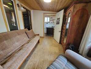 Smart TV, fireplace, DVD player