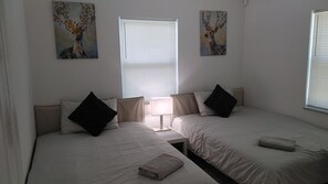 3 bedrooms, desk, iron/ironing board, free WiFi