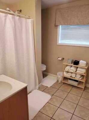 Combined shower/tub