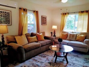 Smart TV - Pool Next door (Chico)