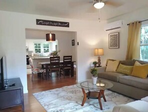 Smart TV - Pool Next door (Chico)