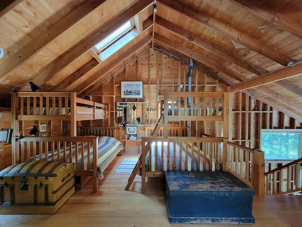4 bedrooms, WiFi, bed sheets