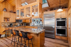 House, 5 Bedrooms | Private kitchen - Deerpath Hideout by Tahoe Mountain Properties (Truckee)