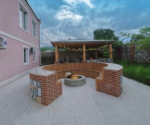 Terrace/patio - comfortable family hotel, pet friendly, with open pool, beautiful garden  (ახმეტა)