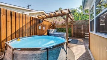 Tina de hidromasaje al aire libre