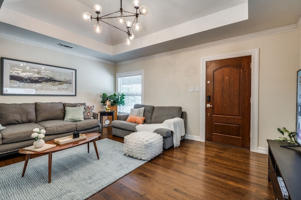 Una Smart TV, una chimenea