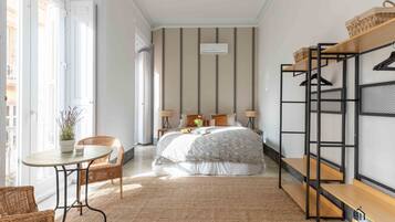 4 habitaciones, tabla de planchar con plancha, internet y ropa de cama