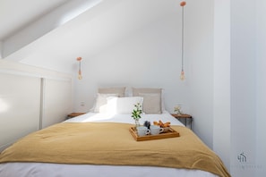 1 dormitorio, tabla de planchar con plancha, Internet y ropa de cama
