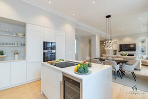 Fridge, microwave, oven, dishwasher - Echegaray Grand Luxe Living4malaga (Málaga)