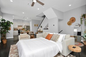 3 bedrooms, desk, iron/ironing board, travel crib