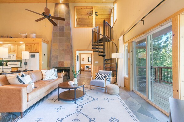 House, 3 Bedrooms | Living room - Sunrise Chalet by Tahoe Mountain Properties (Truckee)