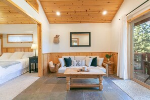 Interior - Sunrise Chalet by Tahoe Mountain Properties (Truckee)