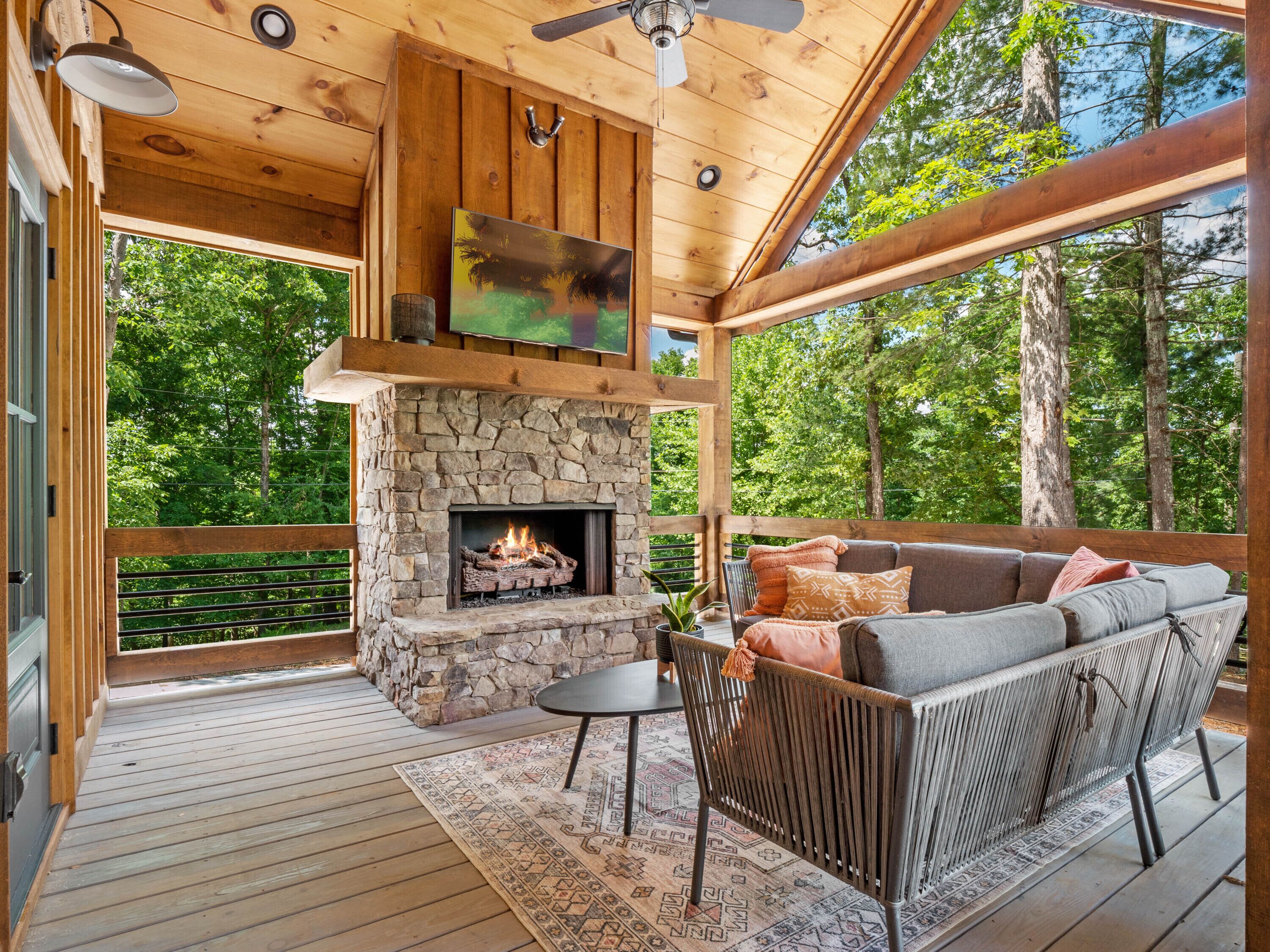 - Brand New, 3BR Modern, and Luxury Cabin w\/ HotTub & Fireplaces