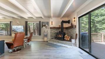 House, 3 Bedrooms | Living room