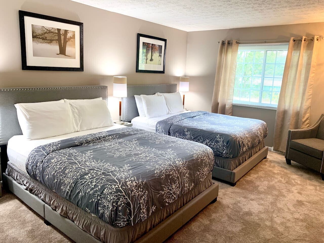 3 bedrooms, desk, iron/ironing board, travel crib