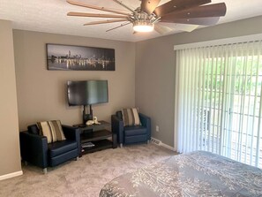 3 bedrooms, desk, iron/ironing board, travel cot