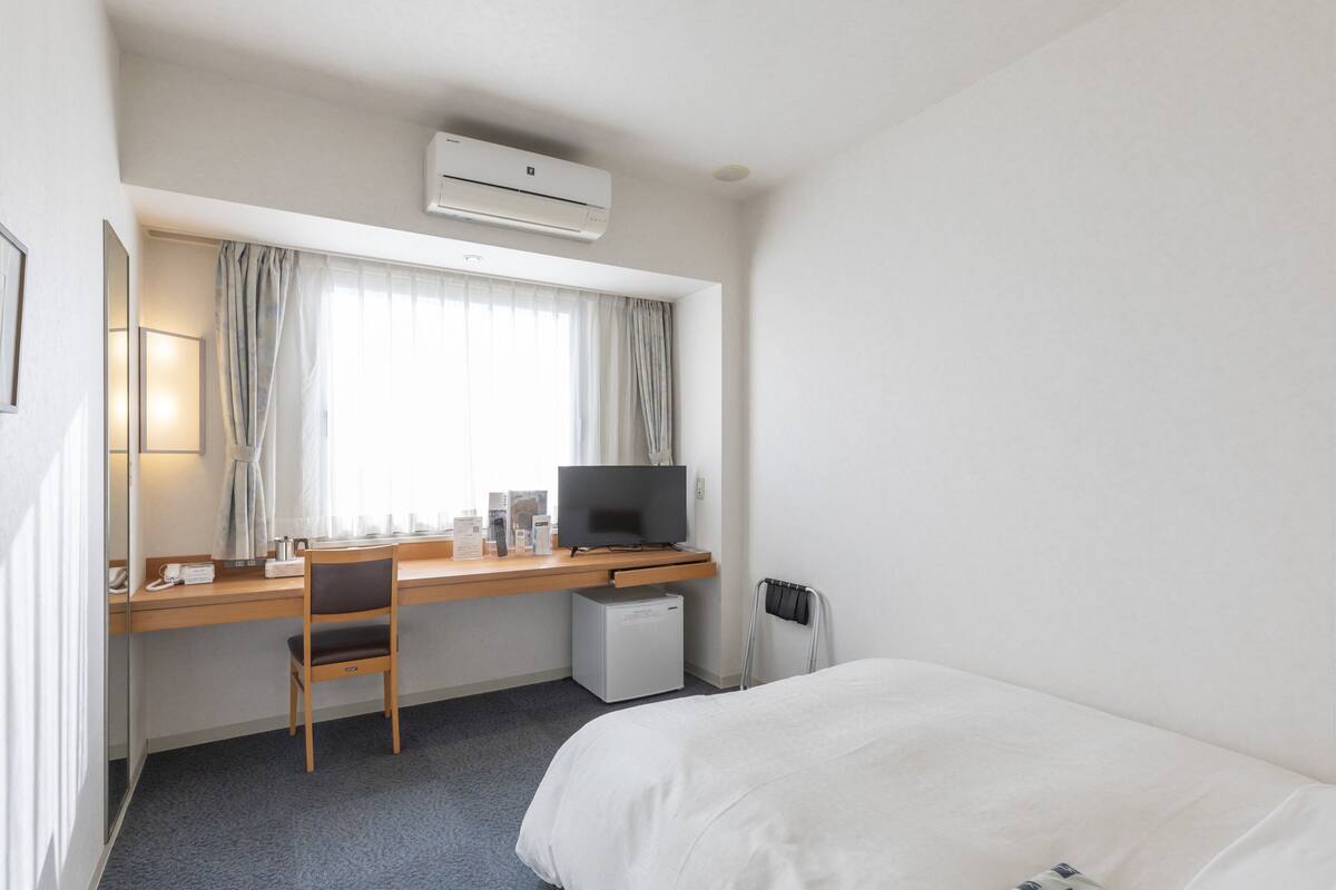 Iron/ironing board, free WiFi