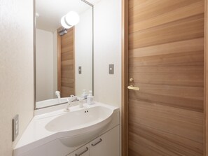 Traditional Room, Non Smoking | Bathroom