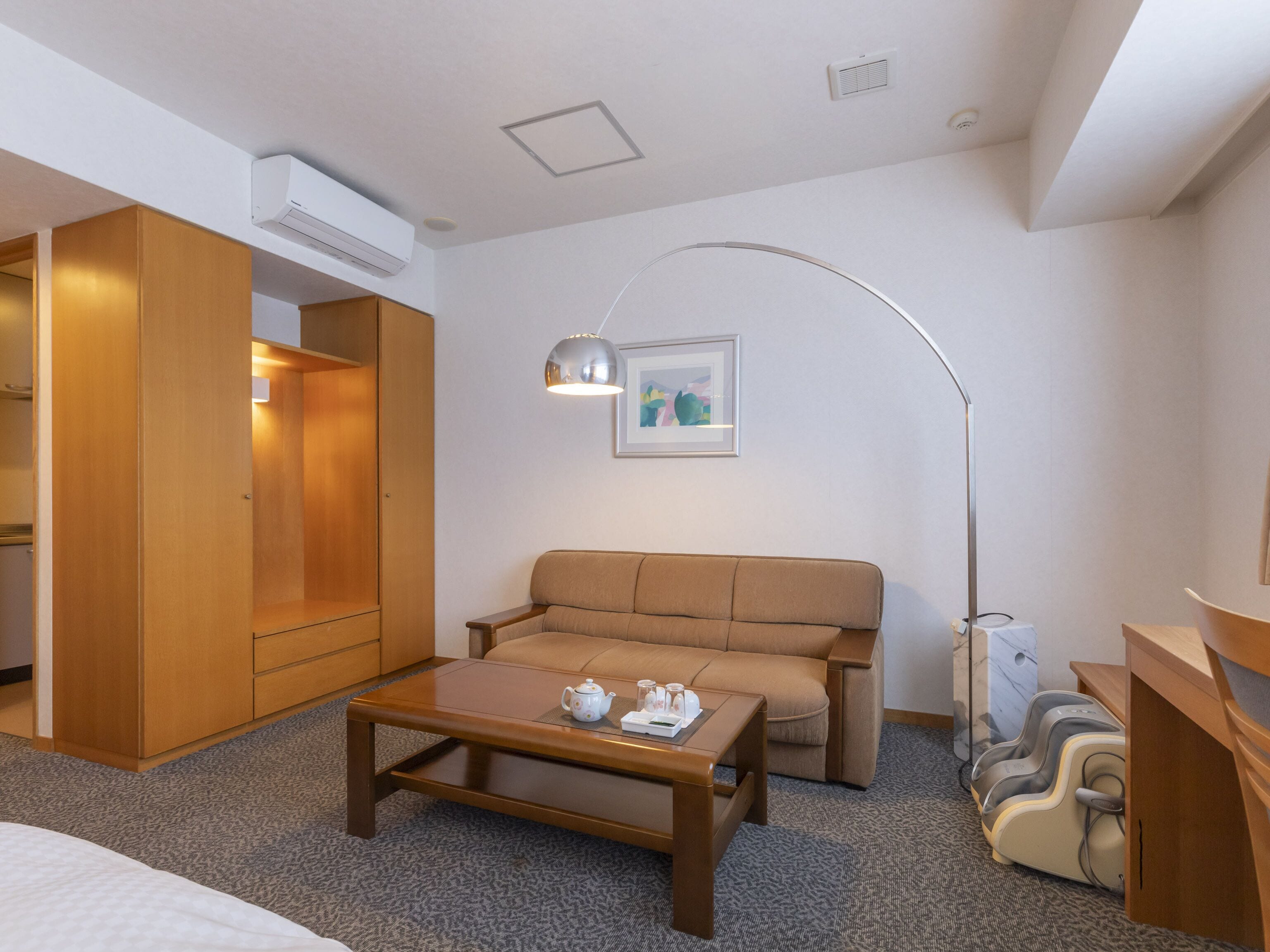 executive twin room, 2 double beds, smoking | iron/ironing board, free wifi