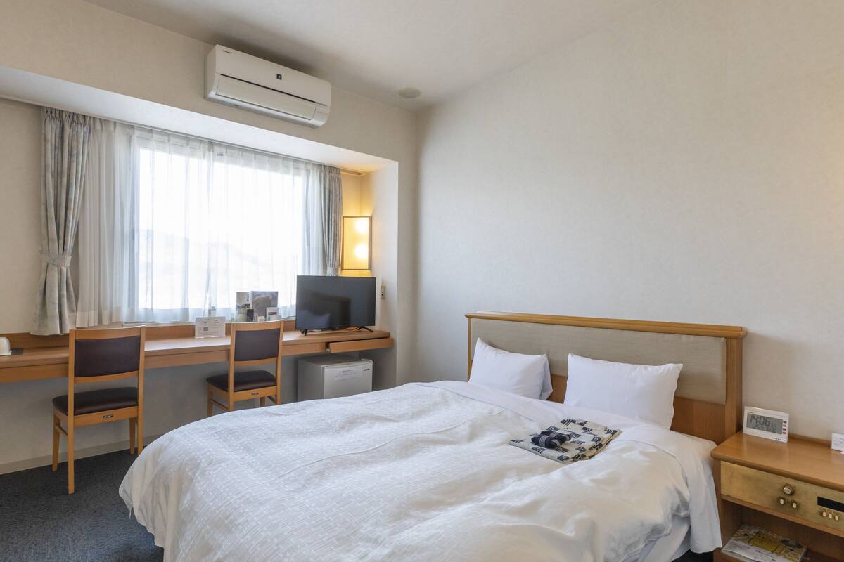 Iron/ironing board, free WiFi