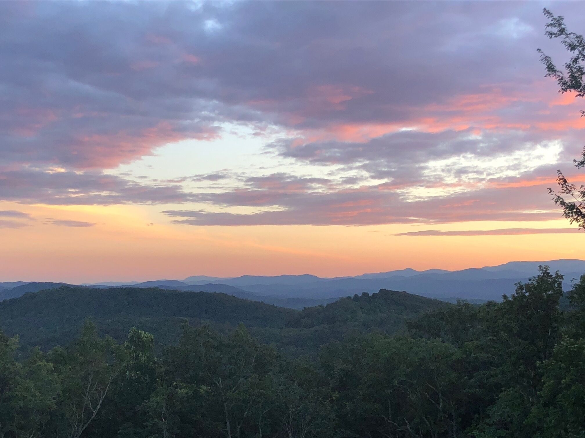 Newly Renovated Mountaintop Home w/ Amazing Views and Sunsets