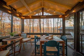 Dining - Family Fun-Hike-Kayaks-Arcade-Fire Pit (Newland)