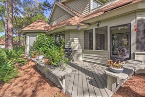 Terrace/patio - Emerald Escape | Cottage on the Links | Golf Cart Included | Sandestin Resort (Miramar Beach)