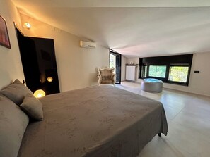 2 bedrooms, iron/ironing board, free WiFi, bed sheets - Rooftop villa 150 m2, very large terrace, in the heart of Pompeii (Pompei)
