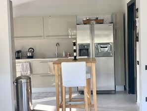 Kühlschrank, Ofen, Herdplatte, Geschirrspüler