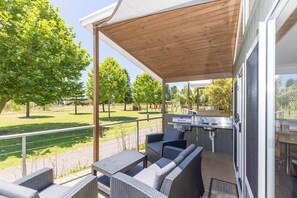 2 Bedroom Superior Cabin | Terrasse/Patio