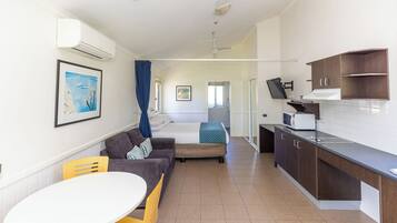 1 Bedroom Accessible Cabin | Roupa de cama