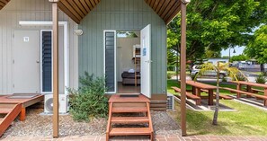 Studio Room | Bed sheets - NRMA Batemans Bay Holiday Park (Batehaven)