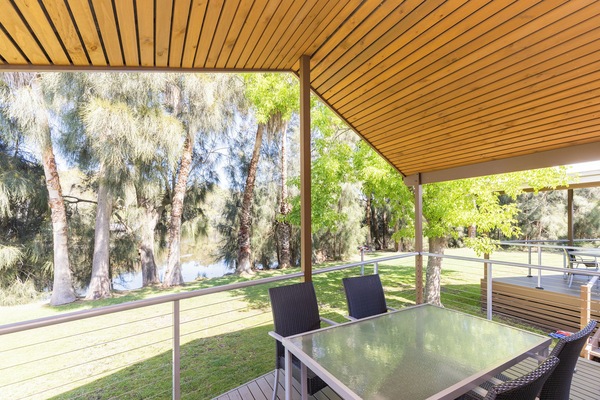2 Bedroom Cabin | Teras/patio