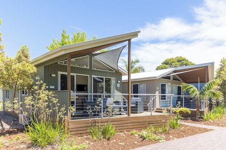 2 Bedroom Superior Cabin | Terrace/patio