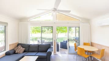 2 Bedroom Superior Cabin | Wohnbereich