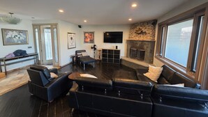 Unclassified image, 2 of 29, button - Ocean view Surf Ghetto custom home (San Clemente)