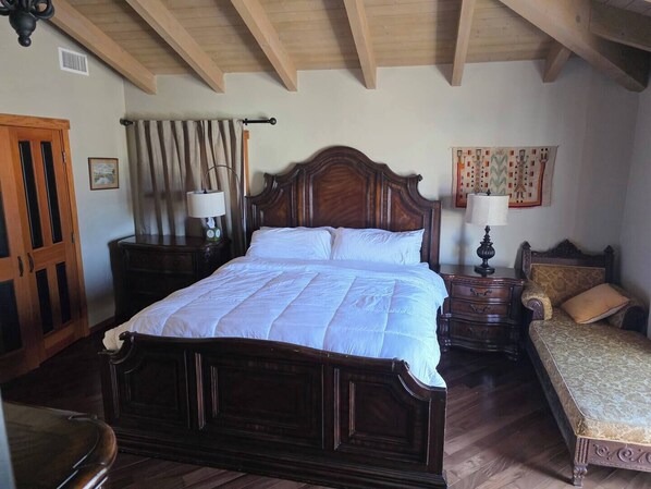 3 bedrooms, desk, travel cot, free WiFi