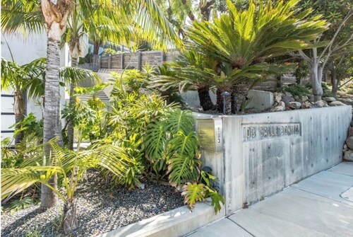 Ocean view Surf Ghetto custom home