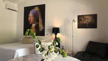 Design Double Room | Premium bedding, soundproofing, free WiFi, bed sheets