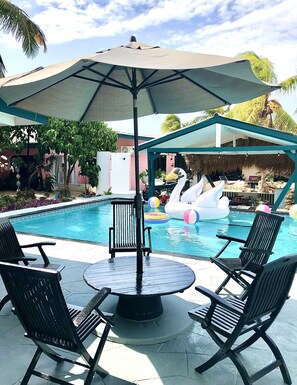 Outdoor pool, pool loungers - THUISHAVEN adults-only boutique resort (Grote Berg)